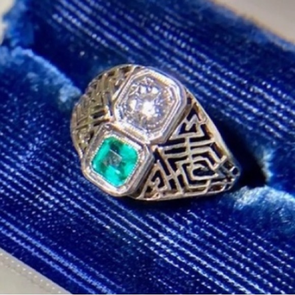 RARE Estate Ring! Solid Gold OLD European Cut Diamond and Green Emerald ring - Picture 15 of 15